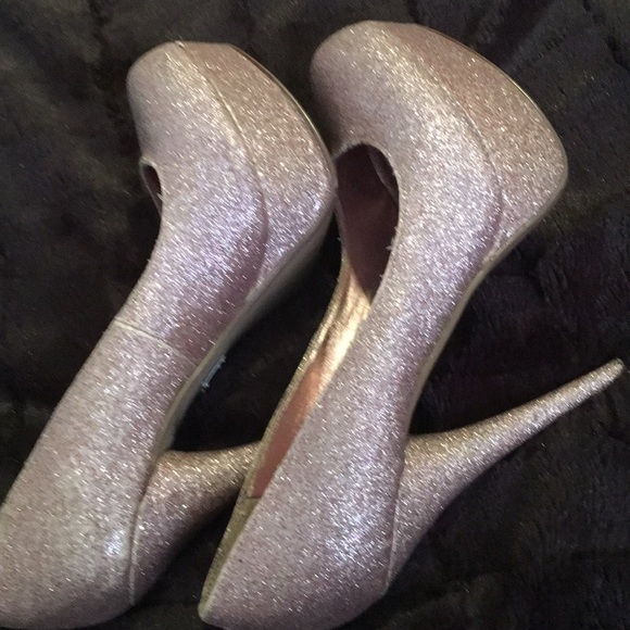 Heels - Picture 3 of 3